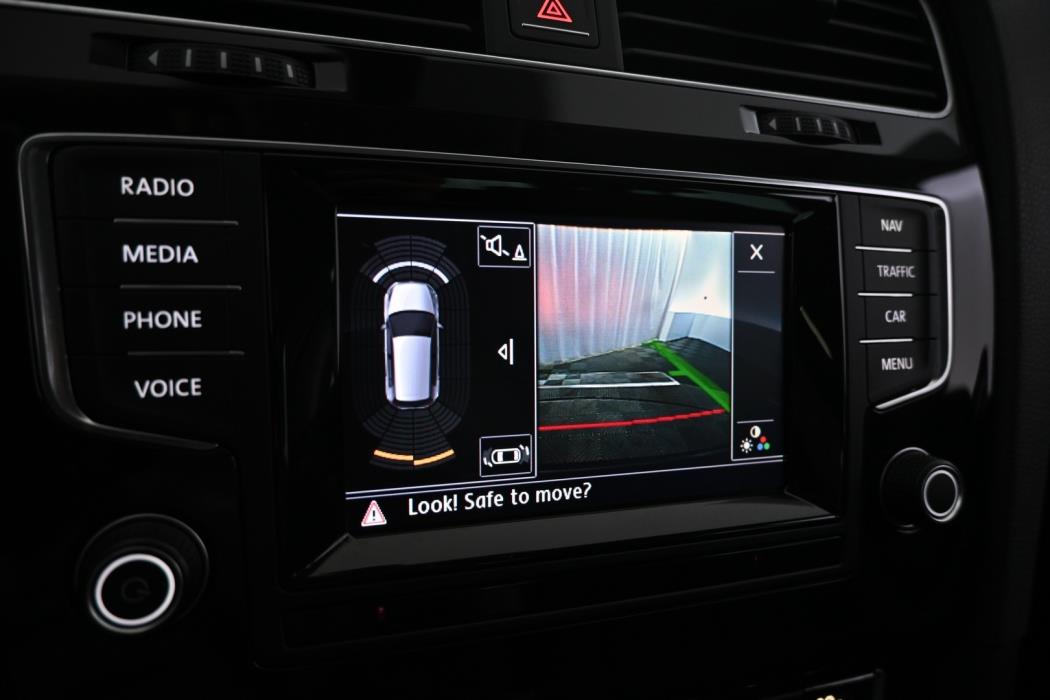 VOLKSWAGEN Golf 2014