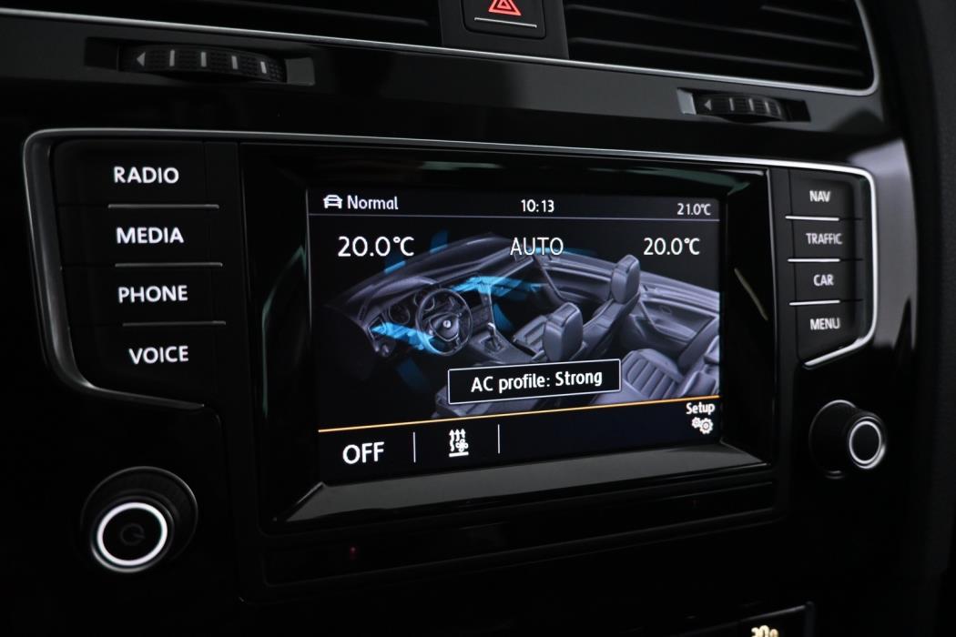 VOLKSWAGEN Golf 2014
