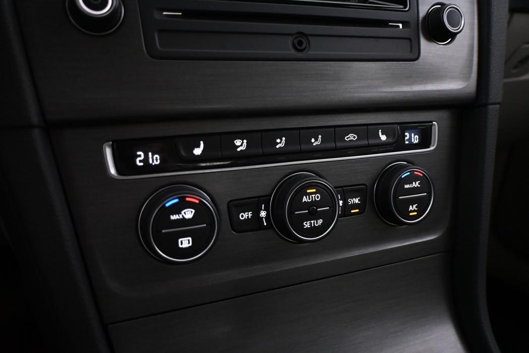 VOLKSWAGEN Golf 2014