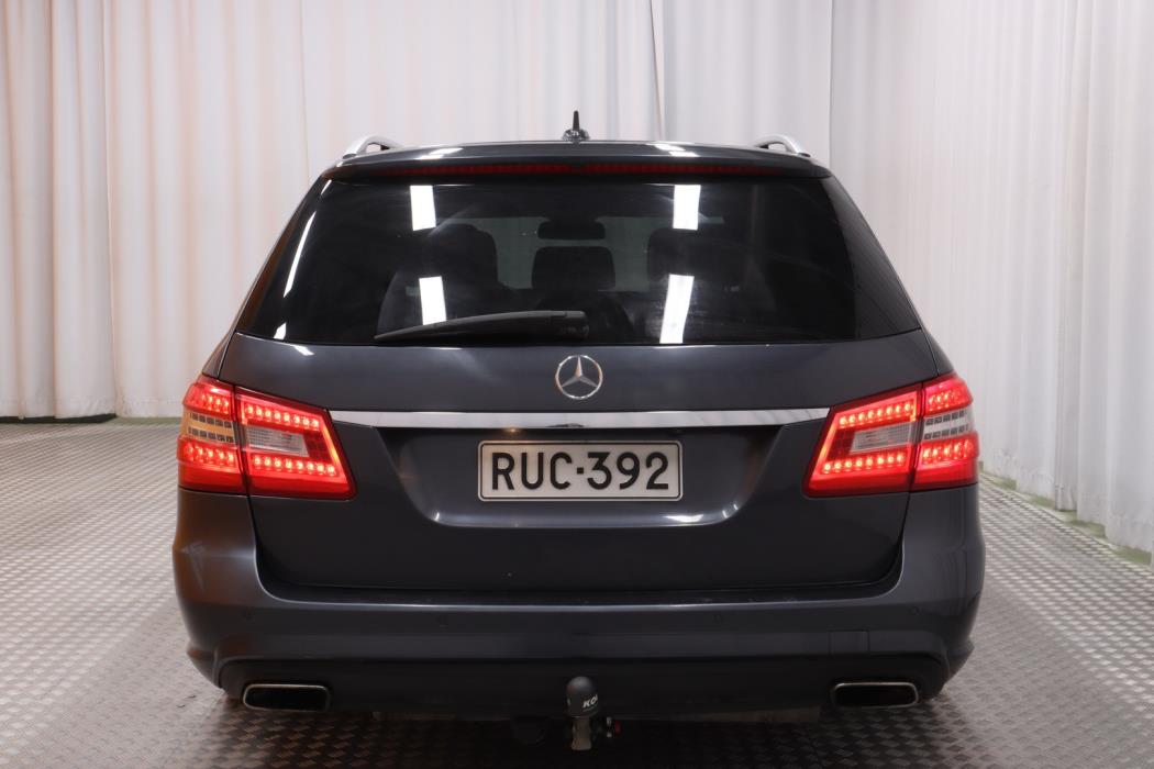 MERCEDES-BENZ E 2010