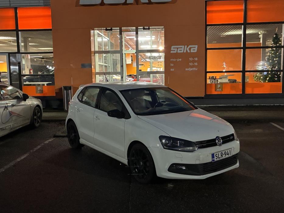VOLKSWAGEN Polo 2015