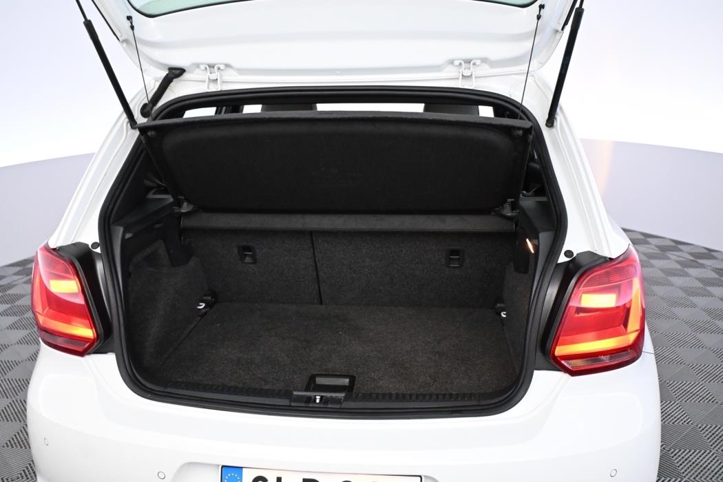 VOLKSWAGEN Polo 2015