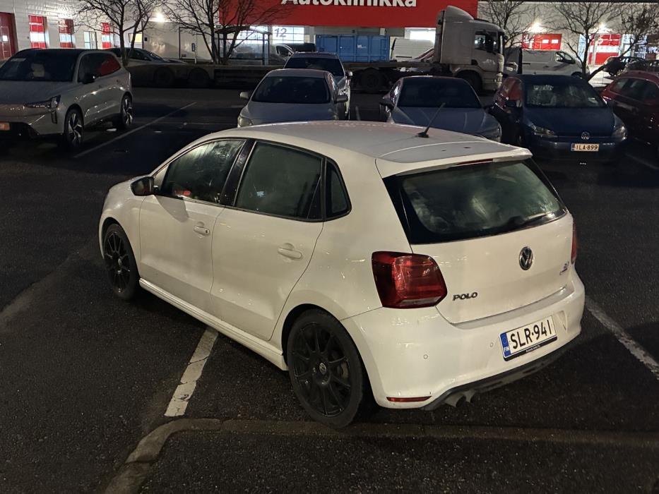 VOLKSWAGEN Polo 2015