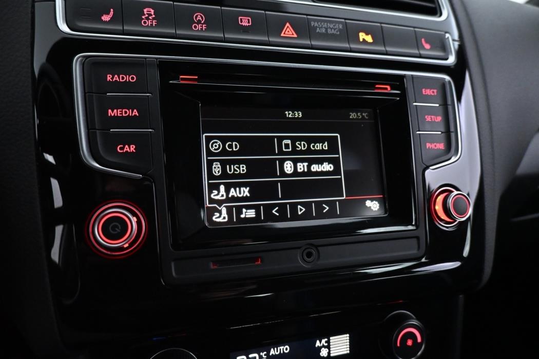 VOLKSWAGEN Polo 2015