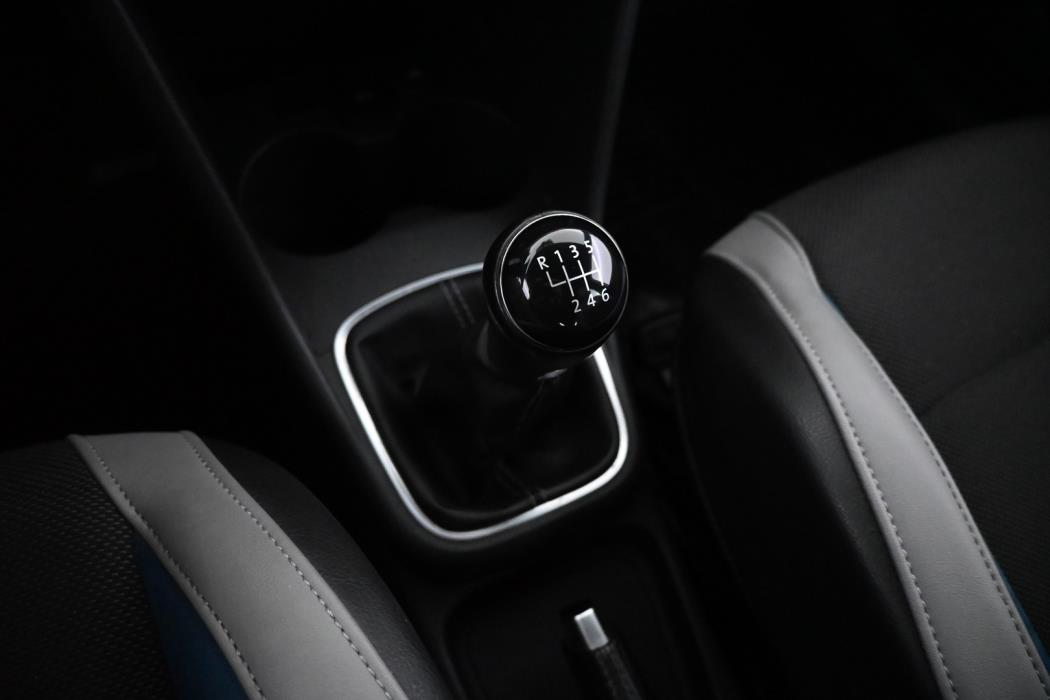 VOLKSWAGEN Polo 2015