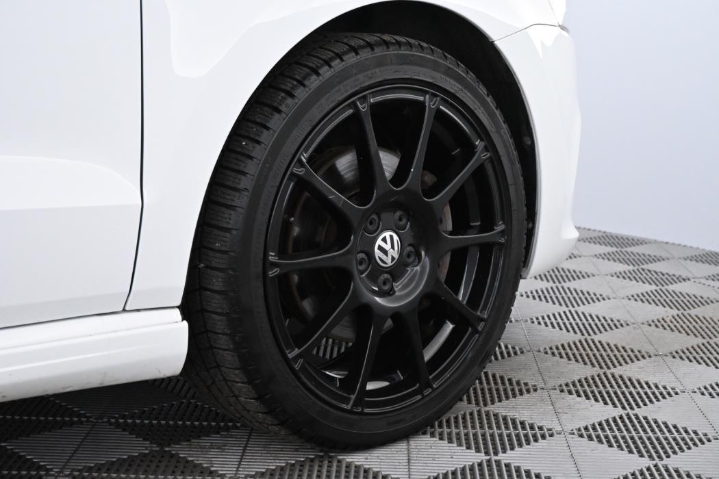 VOLKSWAGEN Polo 2015