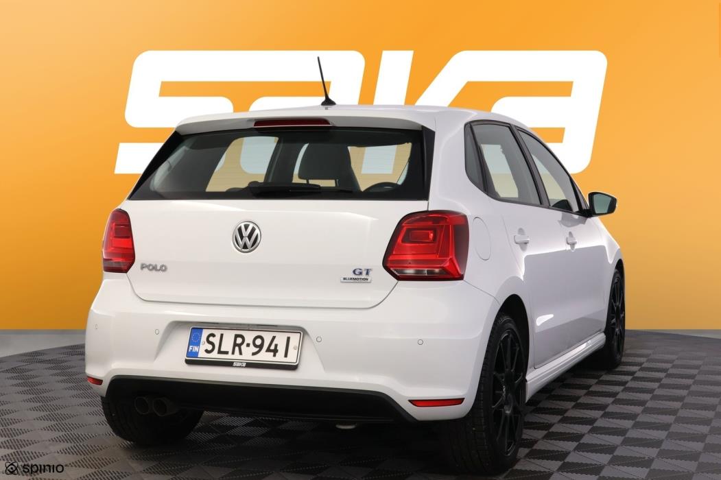 VOLKSWAGEN Polo 2015