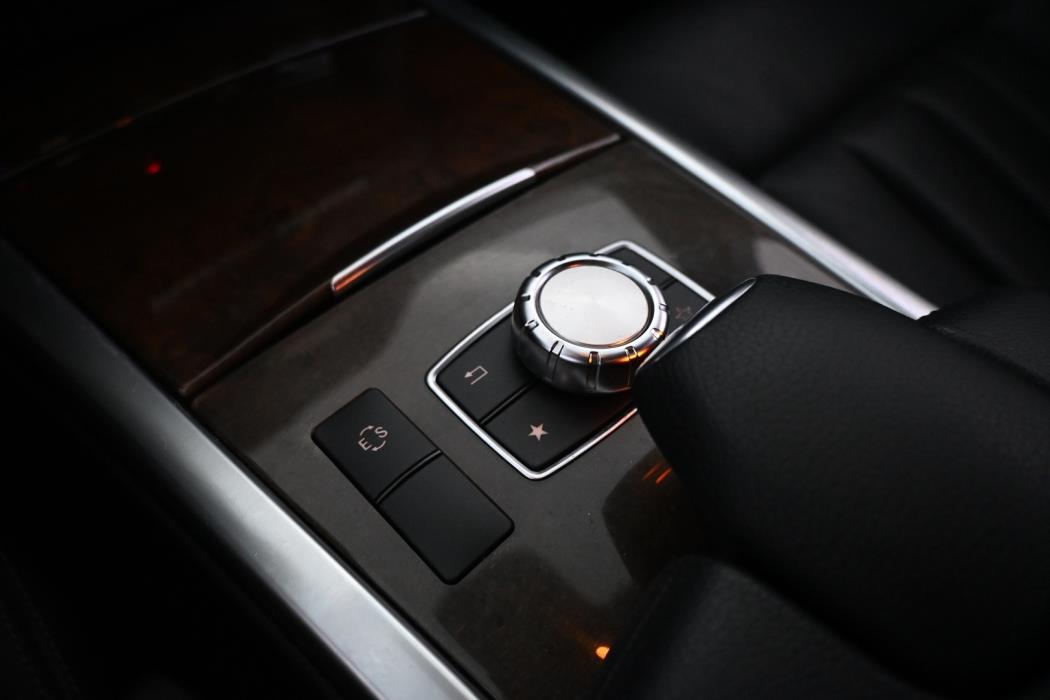 MERCEDES-BENZ E 2015