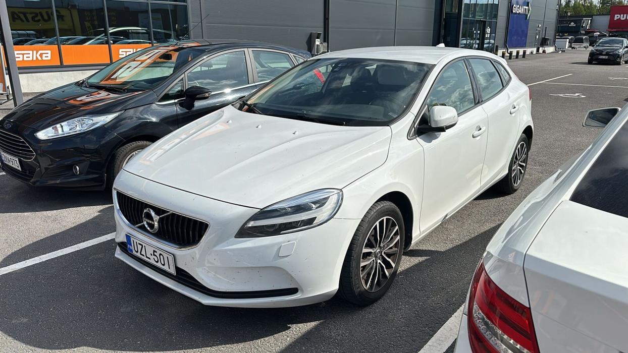 VOLVO V40 2017