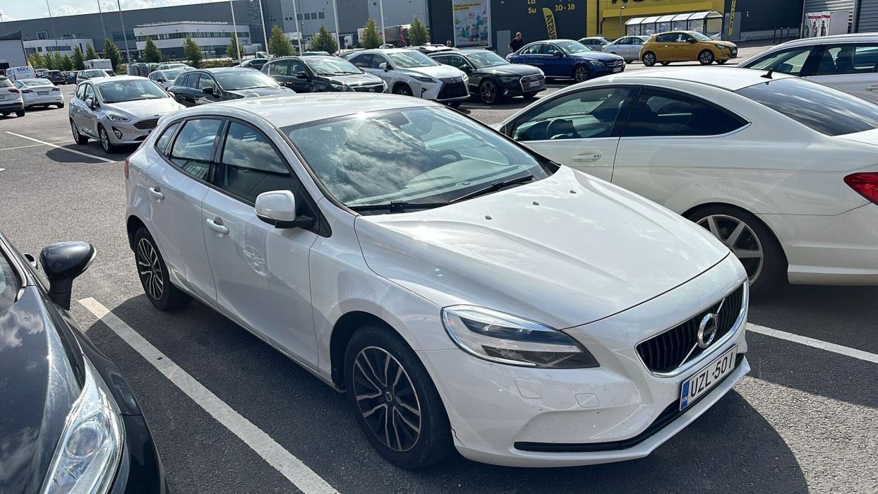 VOLVO V40 2017