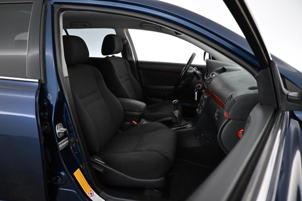 TOYOTA Avensis 2005