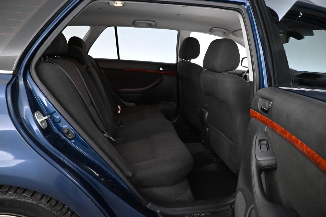 TOYOTA Avensis 2005