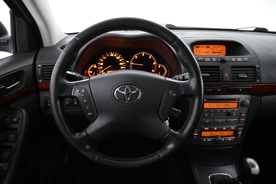 TOYOTA Avensis 2005