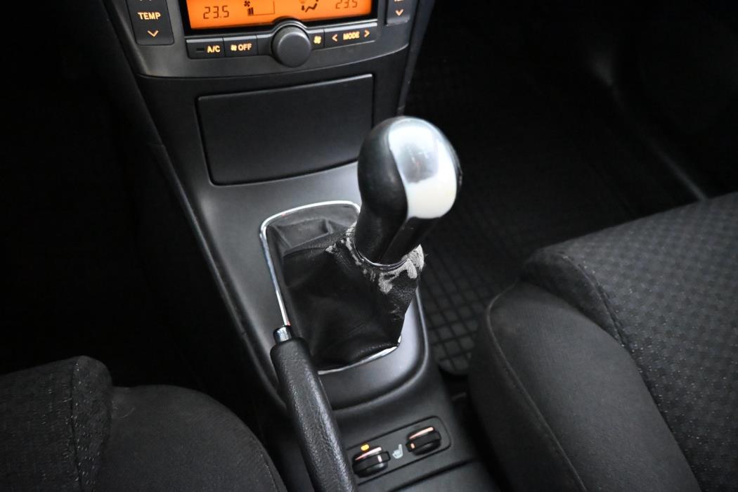 TOYOTA Avensis 2005