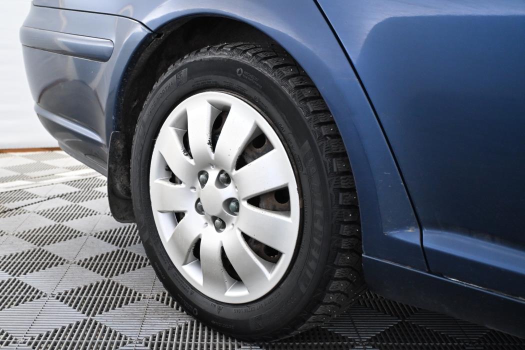 TOYOTA Avensis 2005