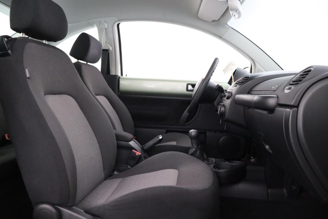 VOLKSWAGEN New Beetle 2007