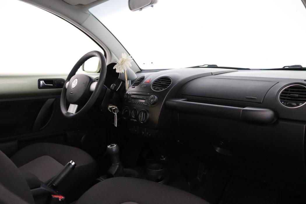 VOLKSWAGEN New Beetle 2007