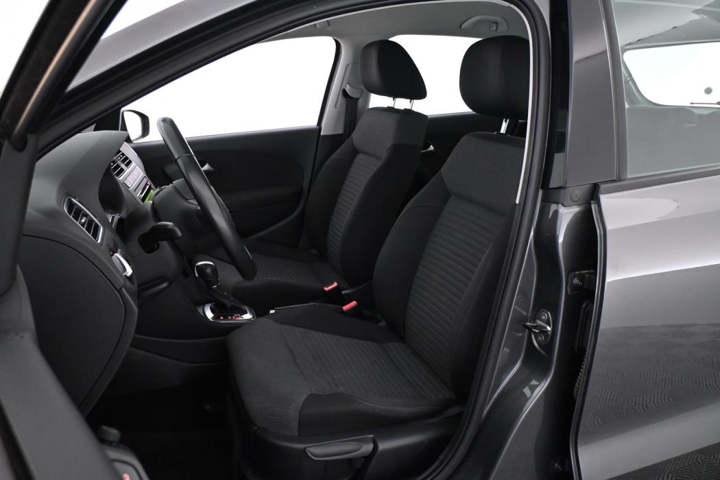 VOLKSWAGEN Polo 2014