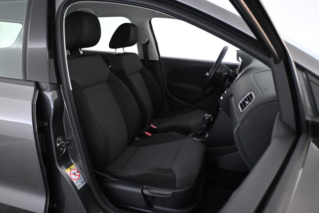 VOLKSWAGEN Polo 2014