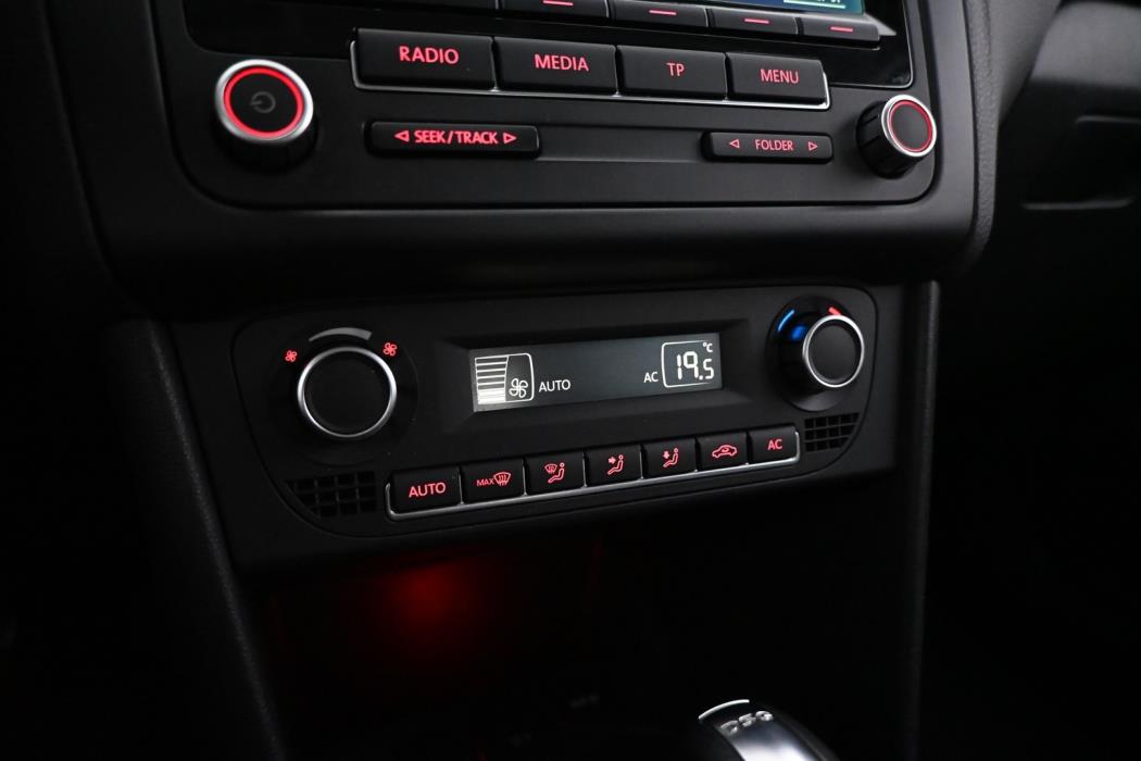 VOLKSWAGEN Polo 2014