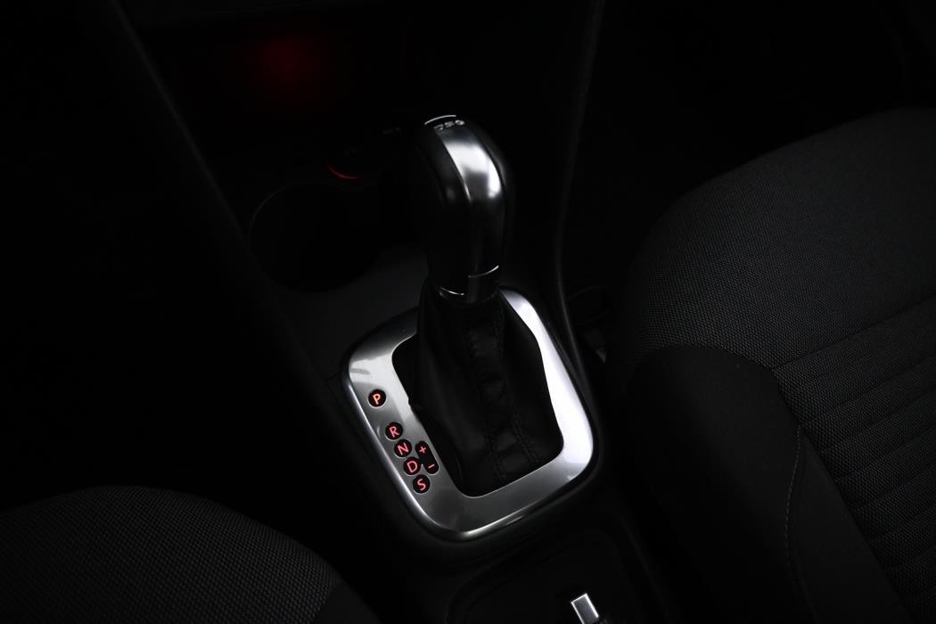 VOLKSWAGEN Polo 2014