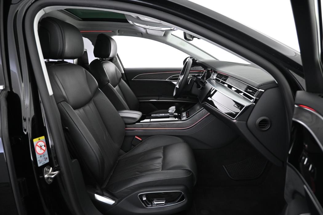 AUDI A8 2022