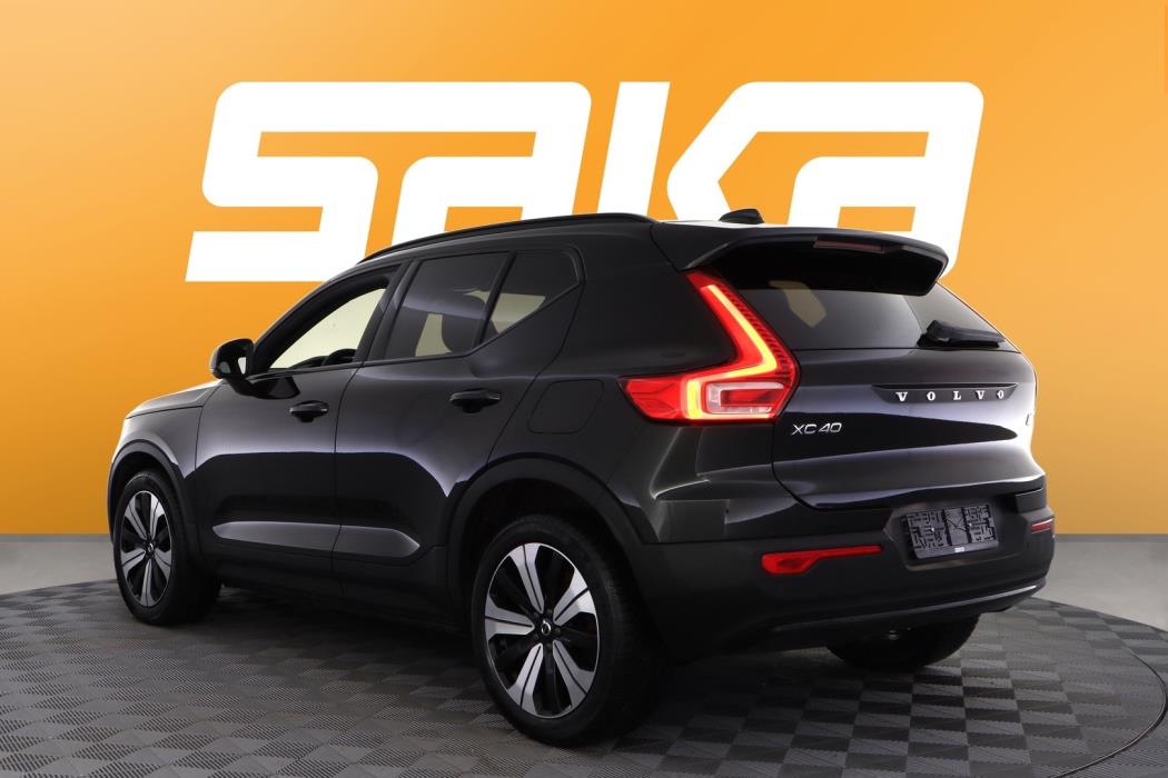 VOLVO XC40 2023