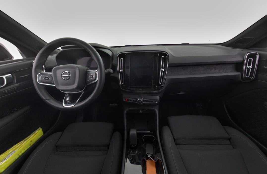 VOLVO XC40 2023