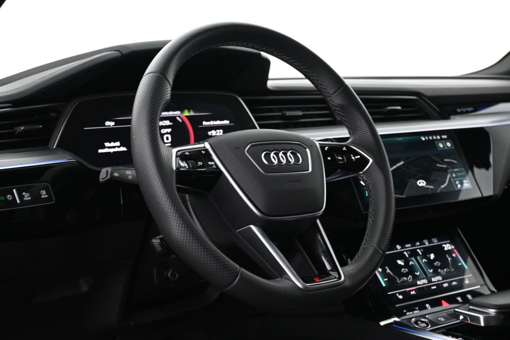 AUDI e-tron 2022