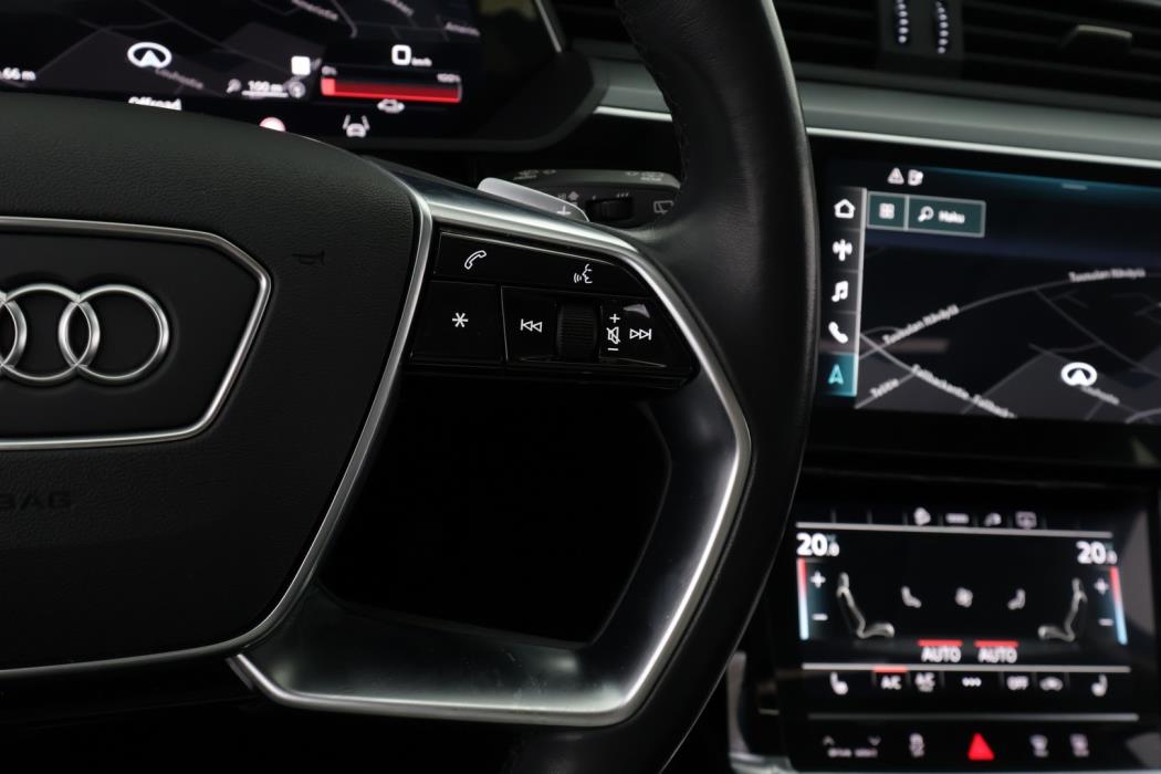 AUDI e-tron 2022