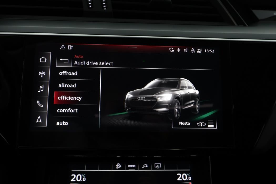 AUDI e-tron 2022