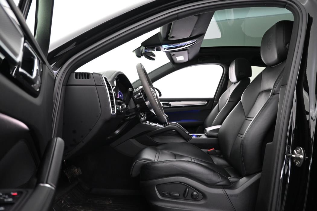 PORSCHE Cayenne 2023