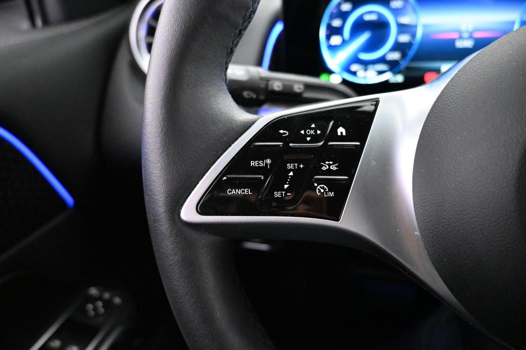 MERCEDES-BENZ EQB 2025