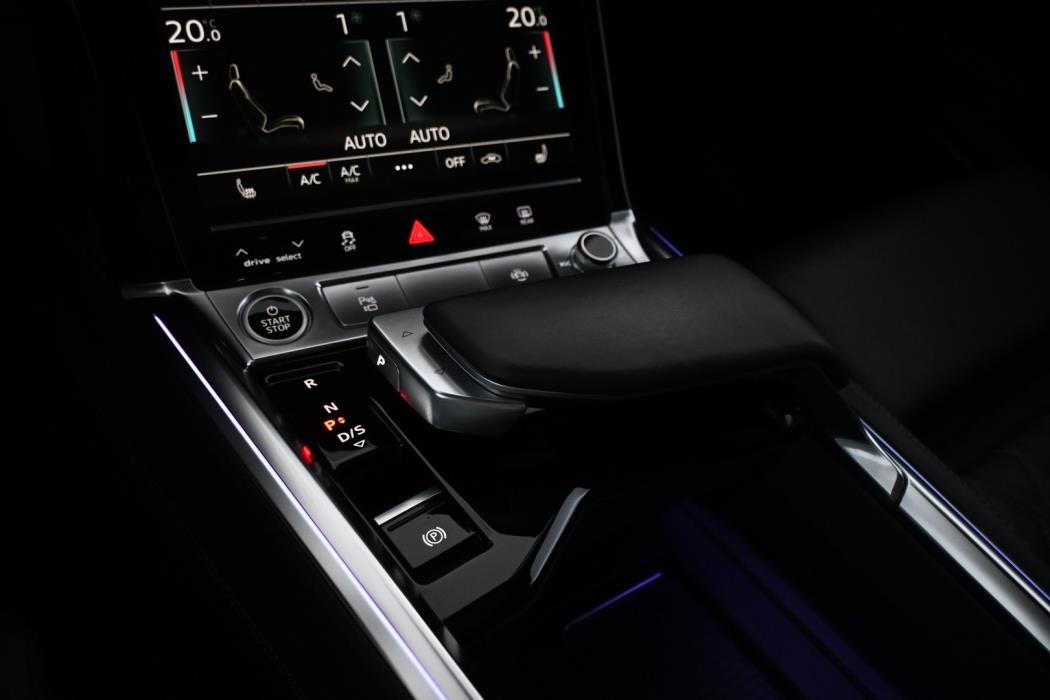 AUDI e-tron 2022
