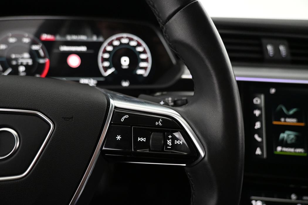 AUDI e-tron 2022