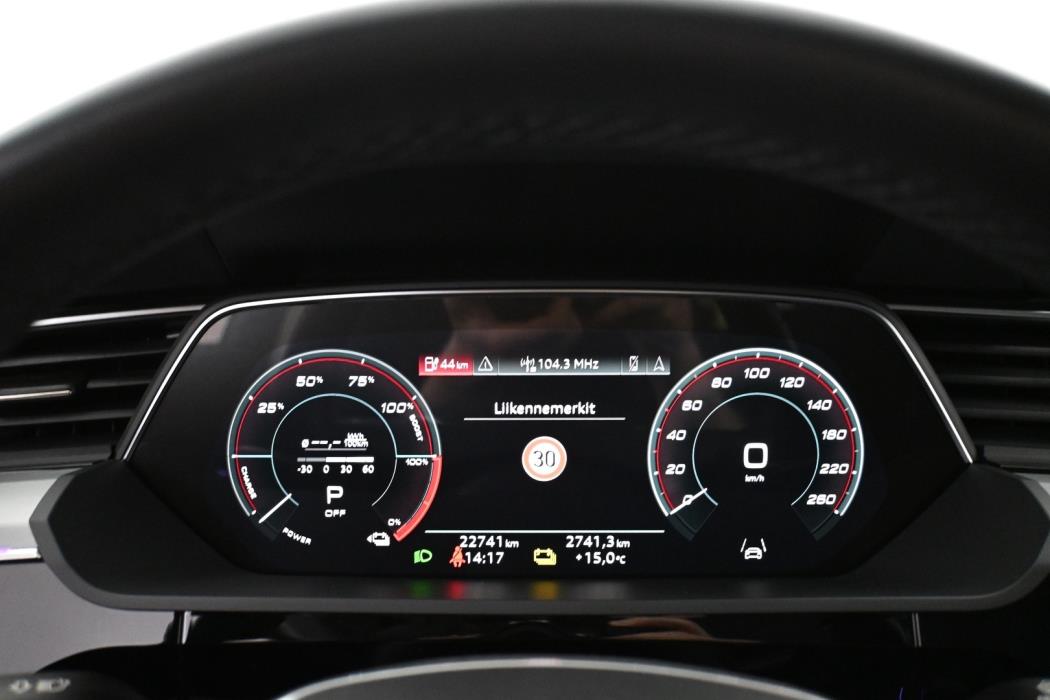 AUDI e-tron 2022
