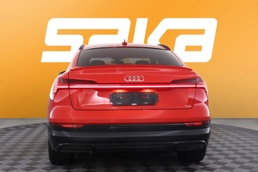 AUDI e-tron 2022