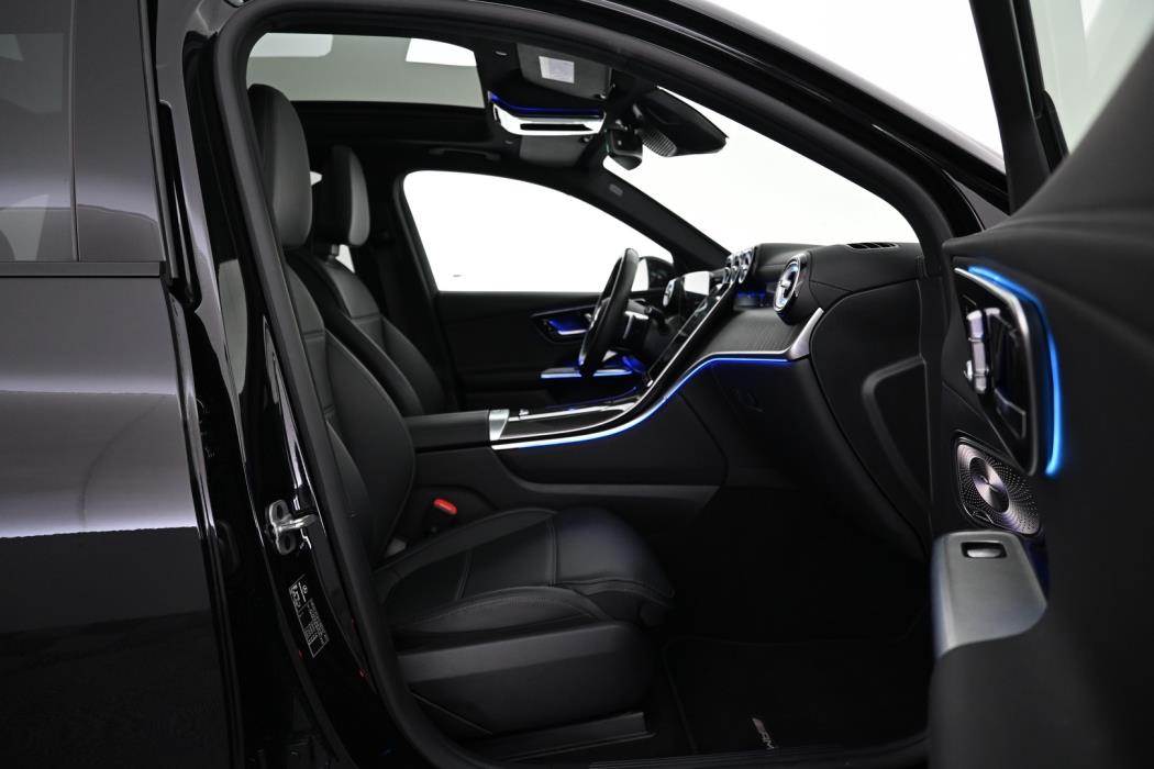 MERCEDES-BENZ GLC 2023