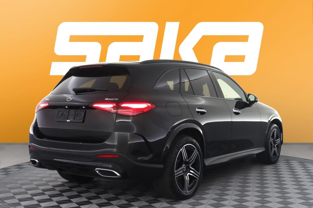 MERCEDES-BENZ GLC 2023