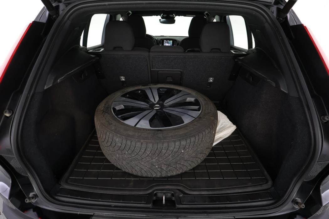 VOLVO XC40 2023