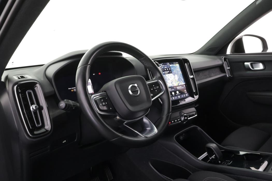 VOLVO XC40 2023