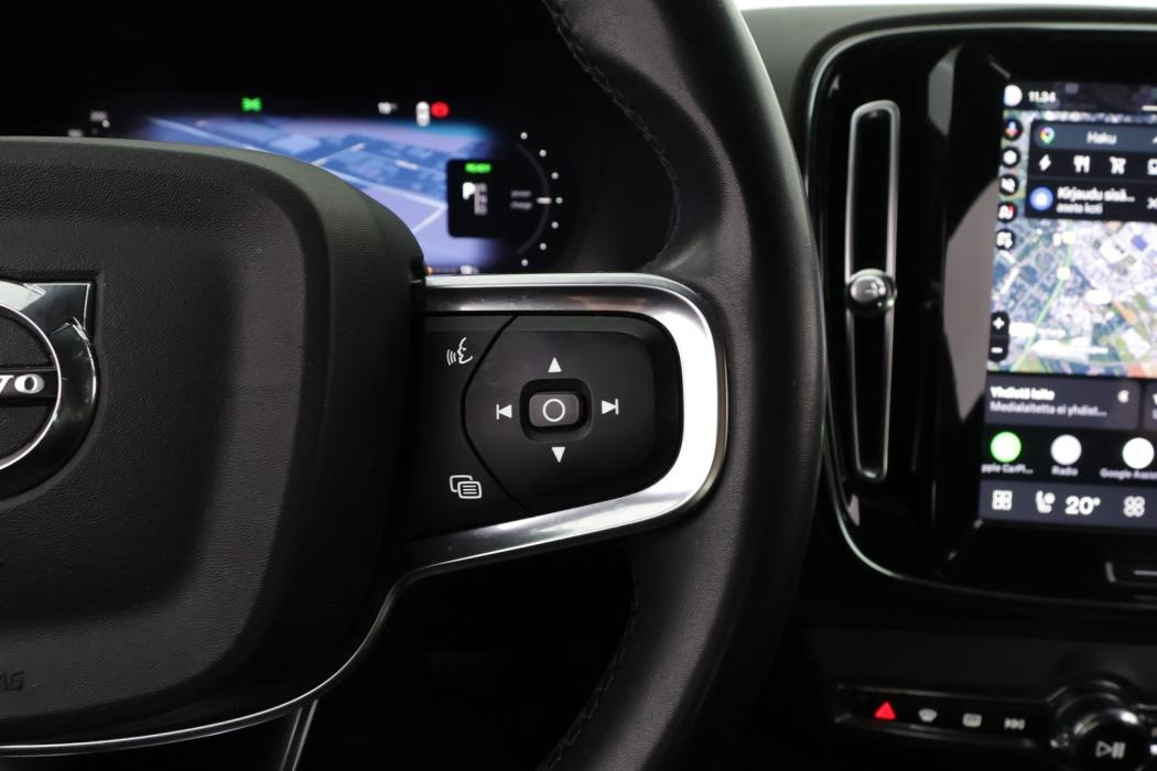 VOLVO XC40 2023