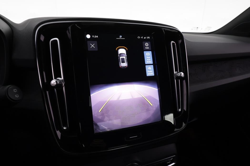 VOLVO XC40 2023
