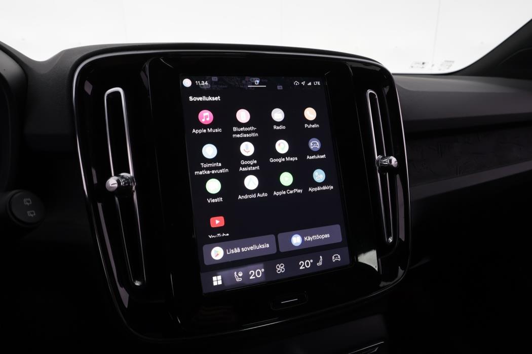 VOLVO XC40 2023