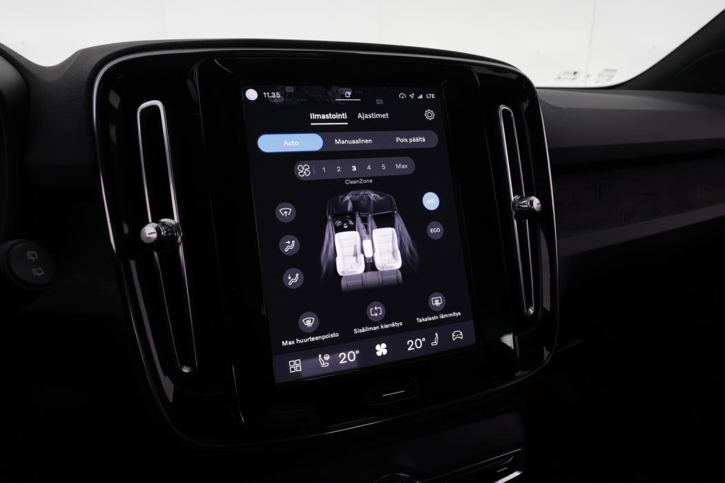 VOLVO XC40 2023