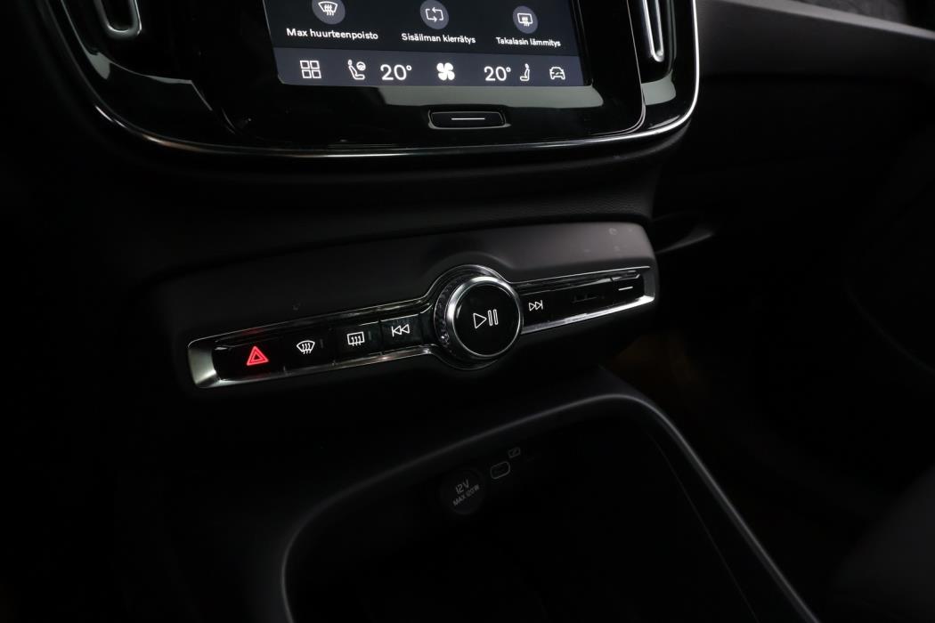 VOLVO XC40 2023