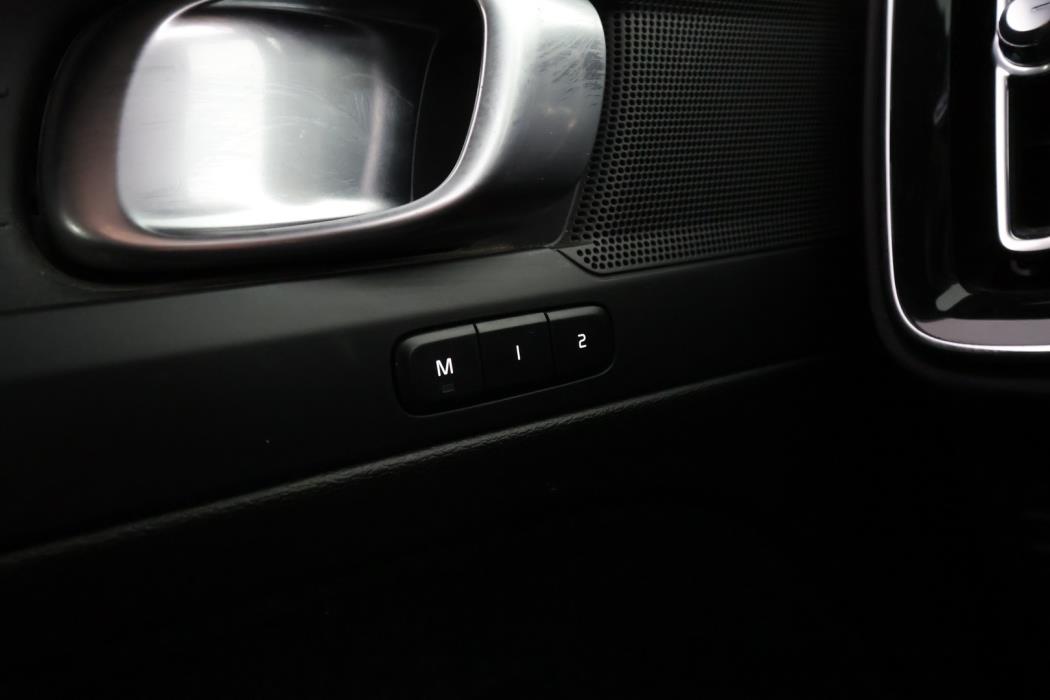 VOLVO XC40 2023