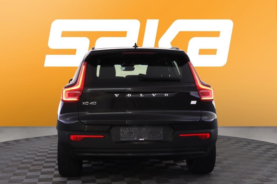 VOLVO XC40 2023