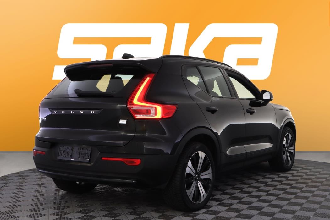 VOLVO XC40 2023