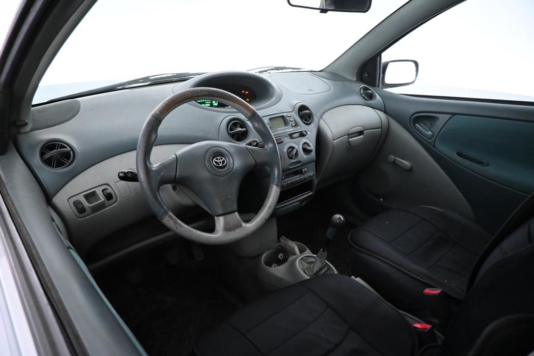 TOYOTA Yaris 1999